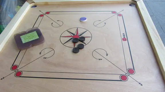 Carrom spelbord